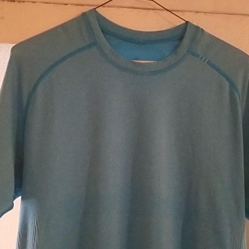 Lululemon mens medium real athletic shirt